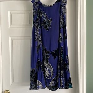 Gorgeous fully line skirt with velvet appliqués